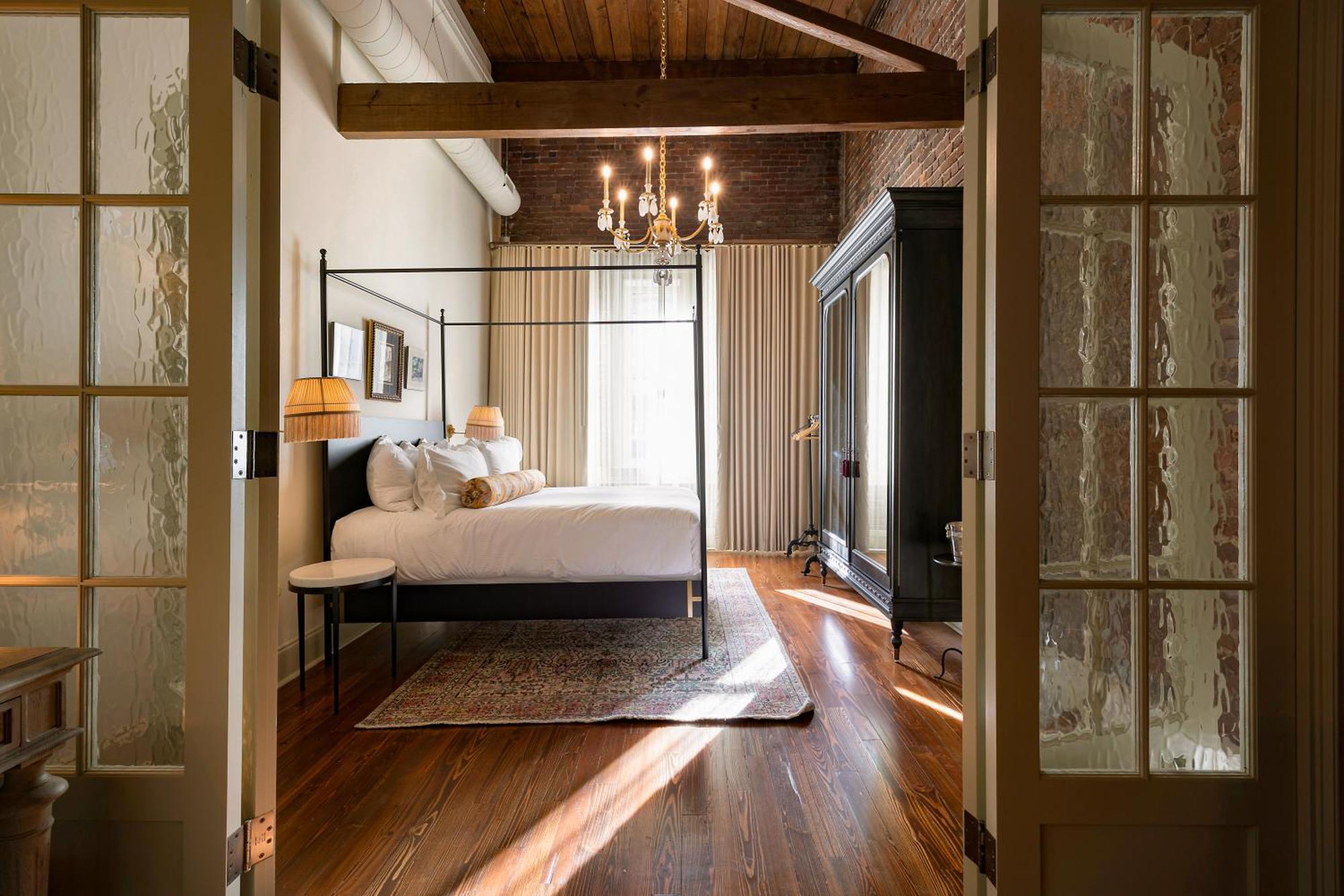 Hotel Cleo, Knoxville Downtown, A Tribute Portfolio Hotel 外观 照片