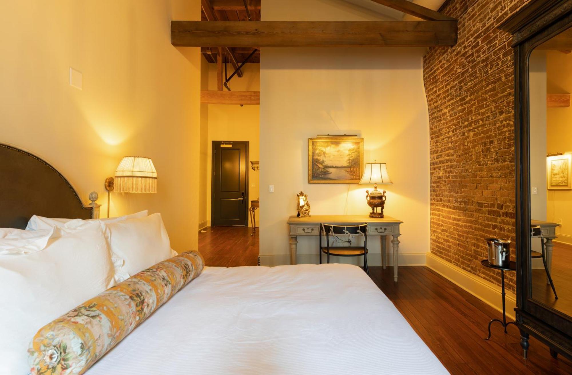 Hotel Cleo, Knoxville Downtown, A Tribute Portfolio Hotel 外观 照片
