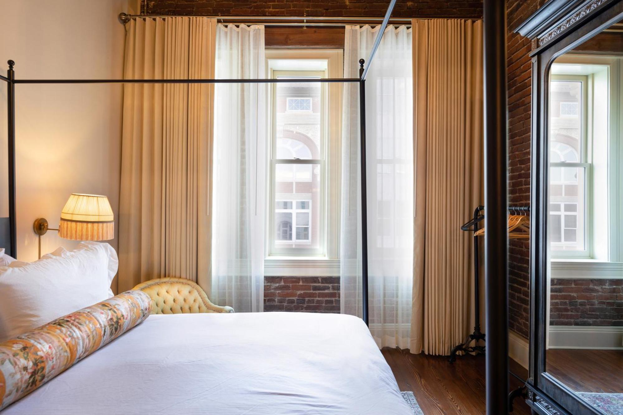 Hotel Cleo, Knoxville Downtown, A Tribute Portfolio Hotel 外观 照片