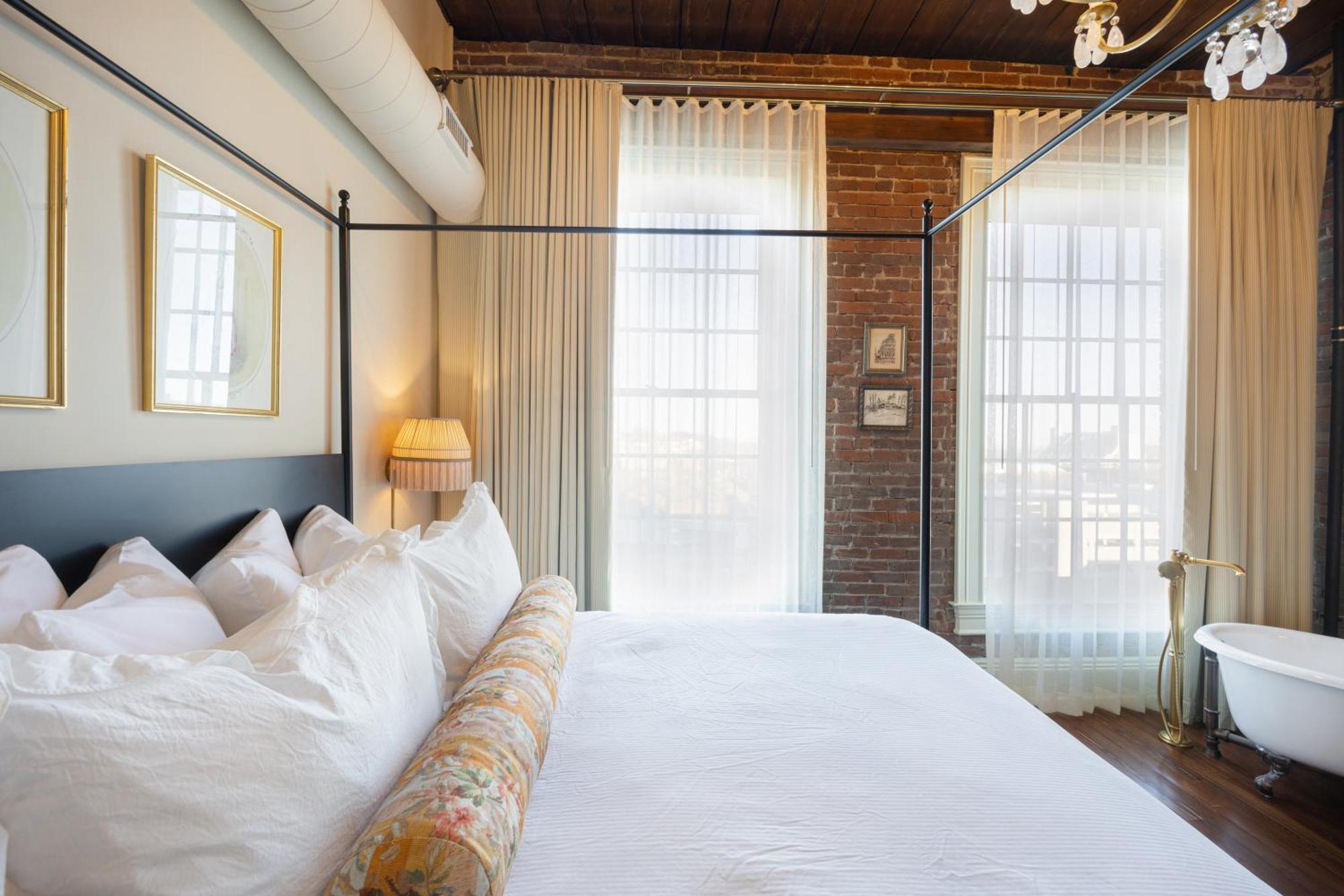 Hotel Cleo, Knoxville Downtown, A Tribute Portfolio Hotel 外观 照片