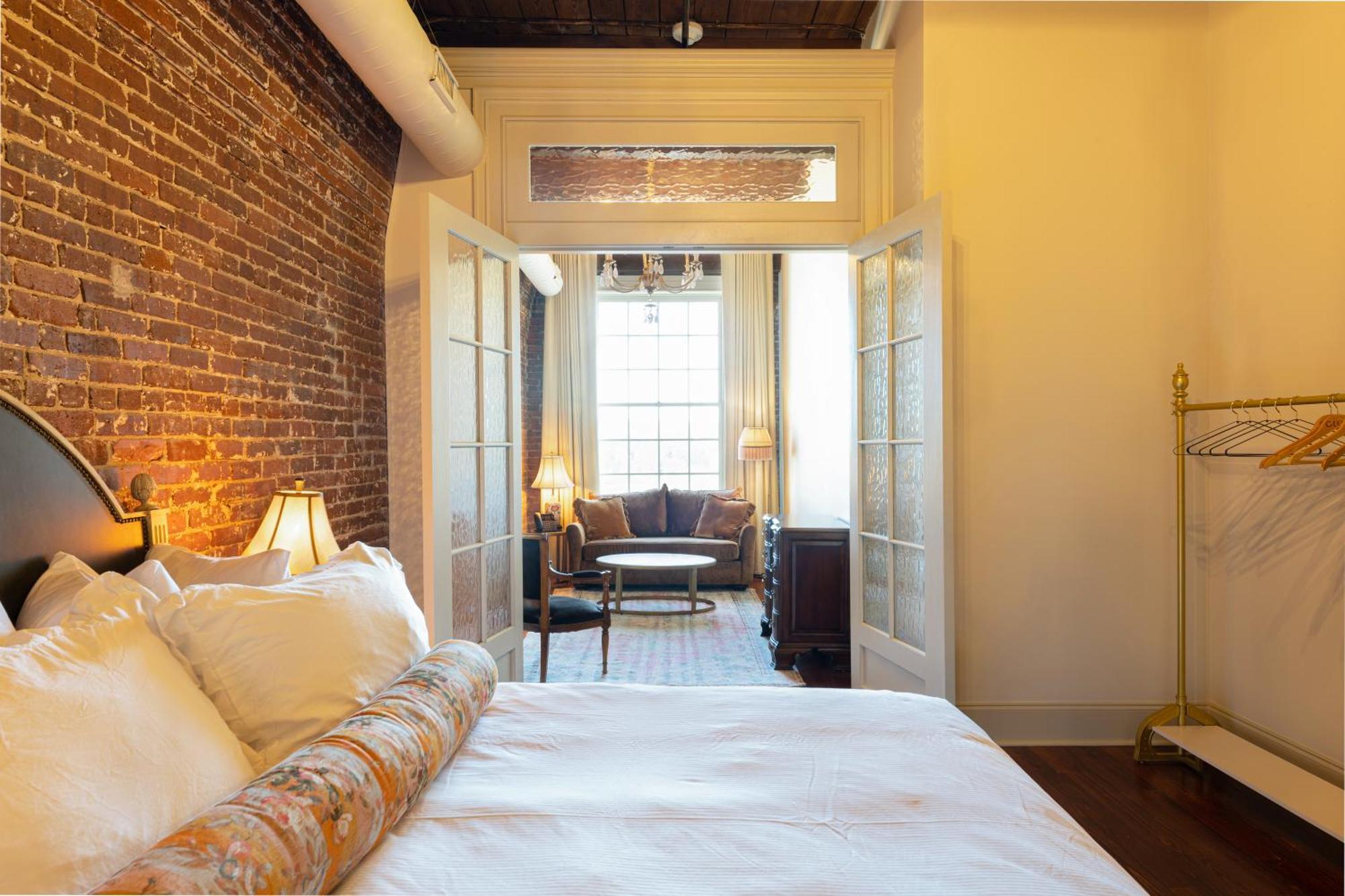Hotel Cleo, Knoxville Downtown, A Tribute Portfolio Hotel 外观 照片