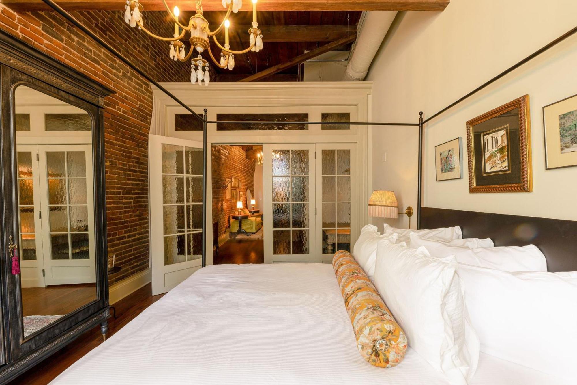 Hotel Cleo, Knoxville Downtown, A Tribute Portfolio Hotel 外观 照片