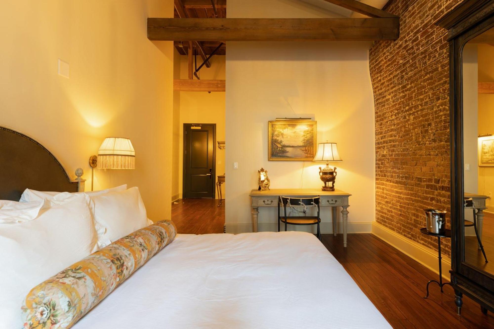Hotel Cleo, Knoxville Downtown, A Tribute Portfolio Hotel 外观 照片