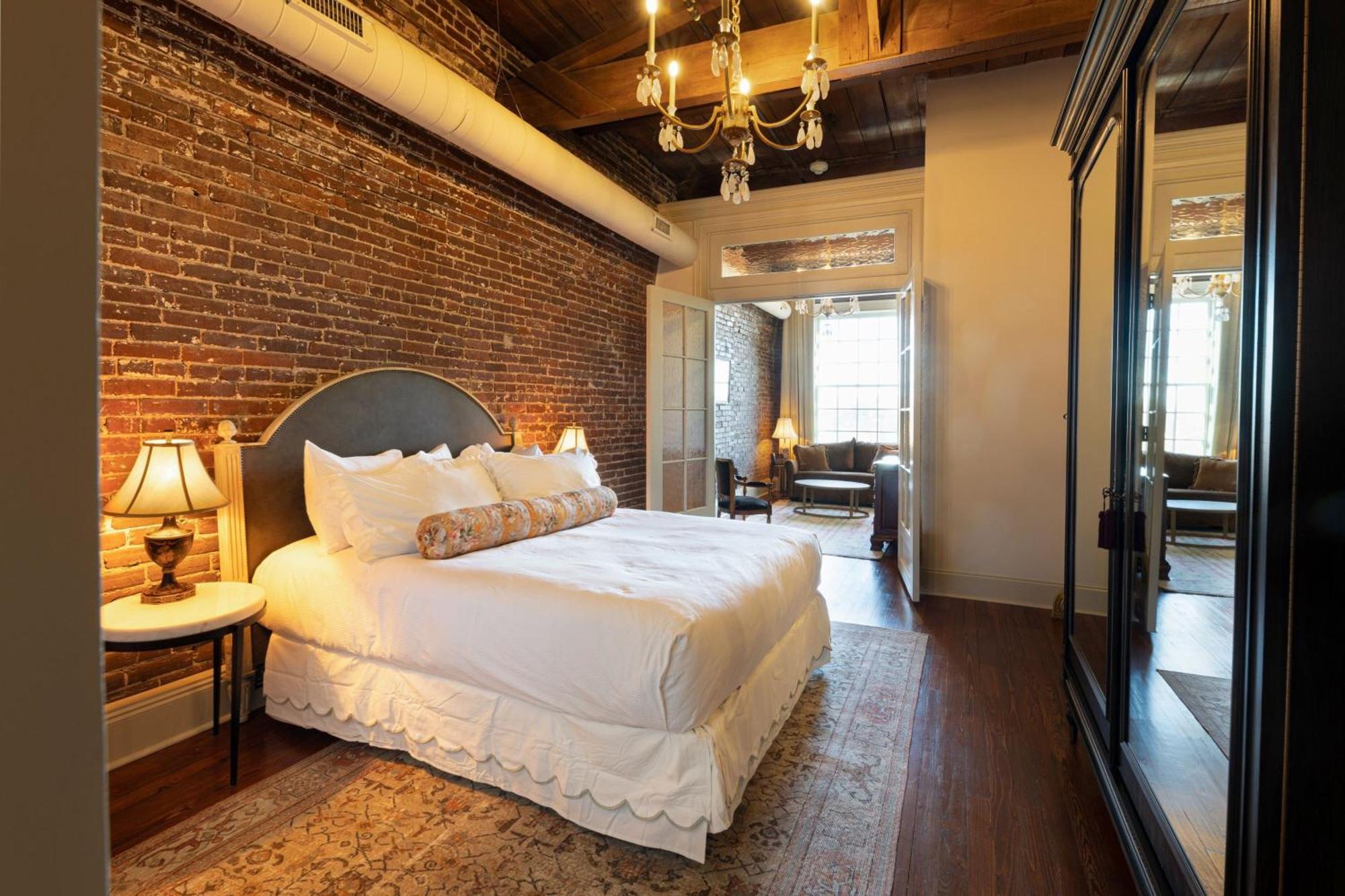 Hotel Cleo, Knoxville Downtown, A Tribute Portfolio Hotel 外观 照片