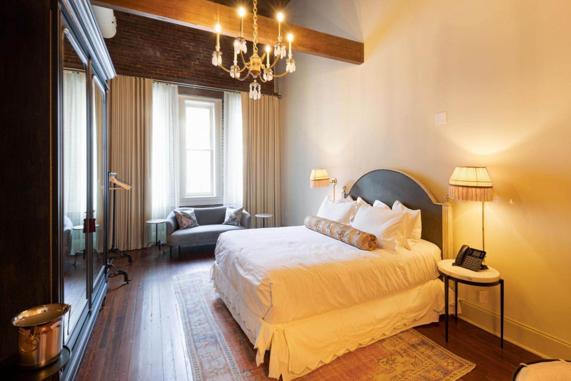 Hotel Cleo, Knoxville Downtown, A Tribute Portfolio Hotel 外观 照片